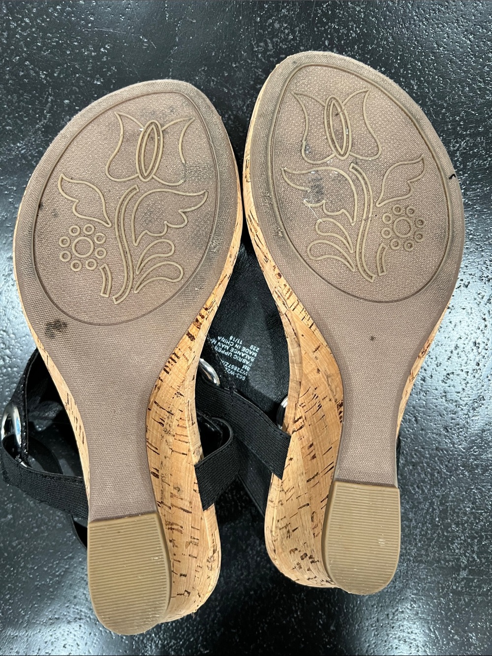 White Mountain Aida Black Glitter Wedge Thong Sandal Size 8 - Picture 10 of 13